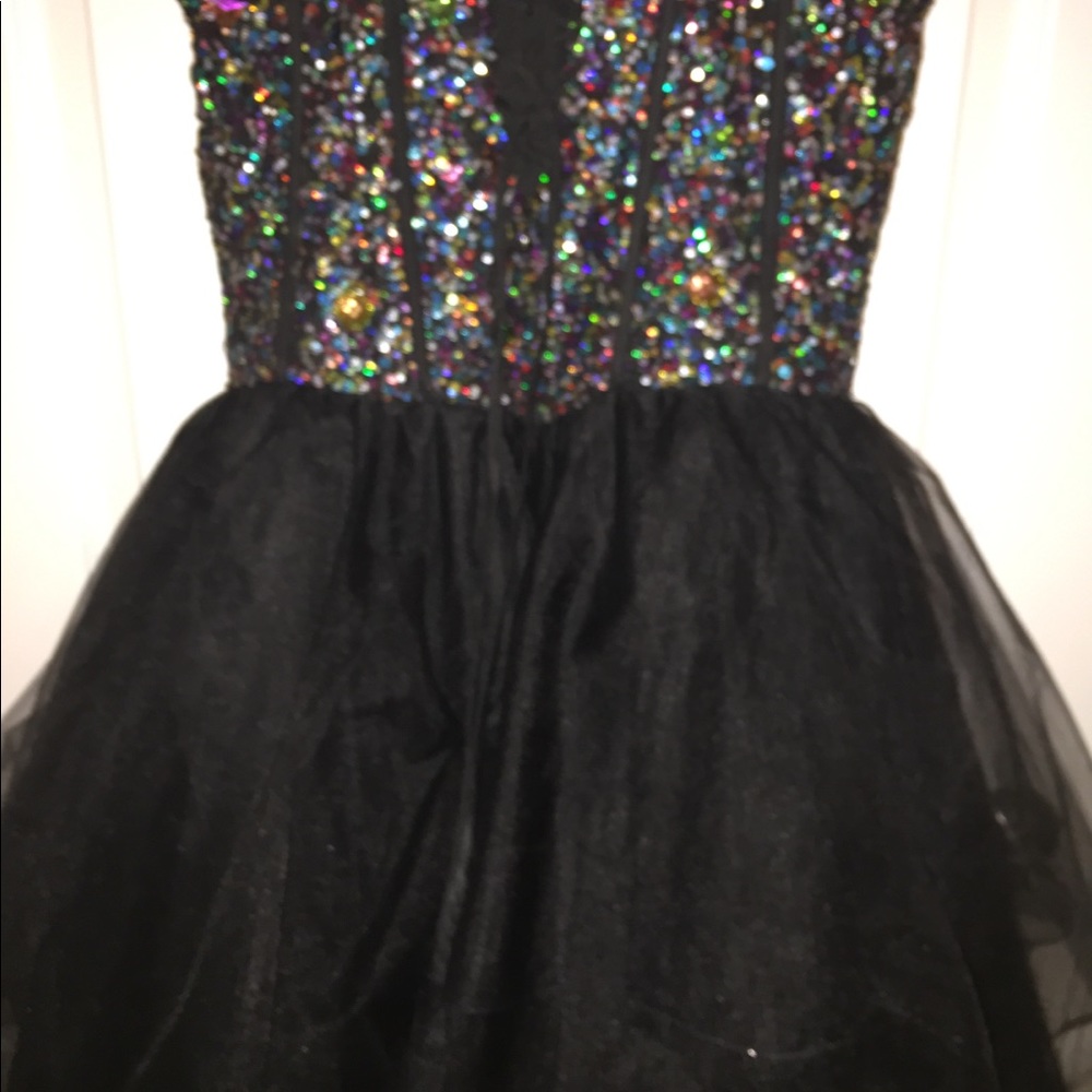 Beautiful Narianna Dress - Picture 2 of 8